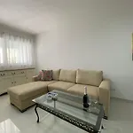 شقة Sunshine - Modern Three Bedroom Ground Floor With Yard *