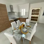 Sunshine - Modern Three Bedroom Ground Floor With Yard شقة المليحة