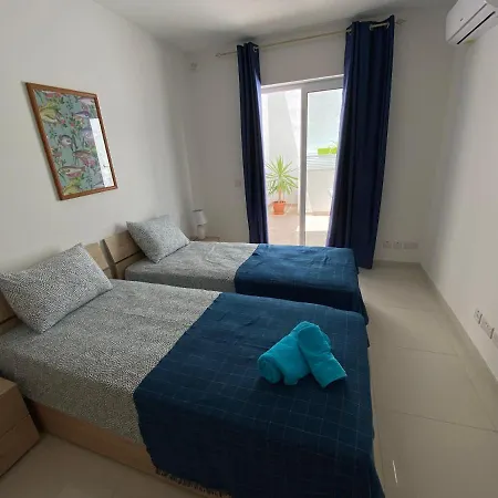 Sunshine - Modern Three Bedroom Ground Floor With Yard Lägenhet Mellieħa