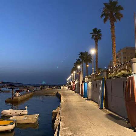 Sunshine - Modern Three Bedroom Ground Floor With Yard