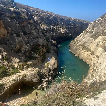 Sunshine - Modern Three Bedroom Ground Floor With Yard Appartamento