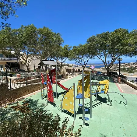 Sunshine - Modern Three Bedroom Ground Floor With Yard Меллиеха