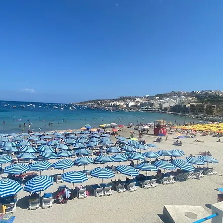 Lägenhet Sunshine - Modern Three Bedroom Ground Floor With Yard