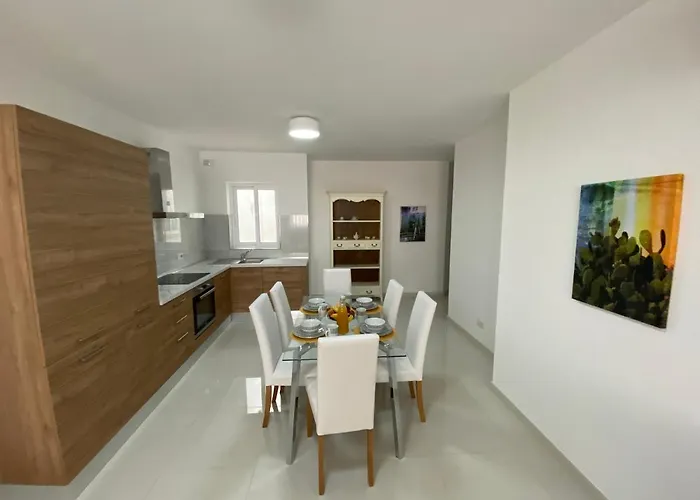 Apartamento Sunshine - Modern Three Bedroom Ground Floor With Yard