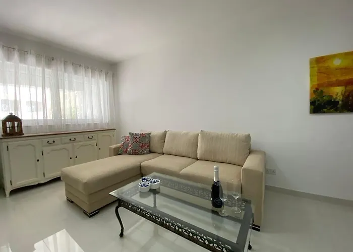 Apartamento Sunshine - Modern Three Bedroom Ground Floor With Yard *
