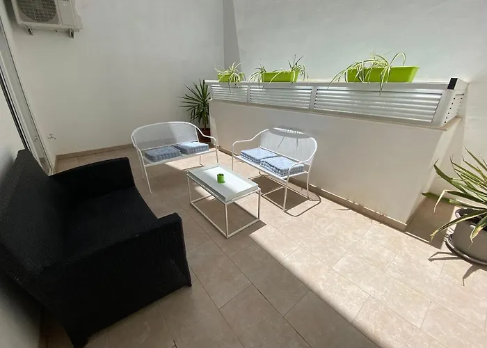 Sunshine - Modern Three Bedroom Ground Floor With Yard Apartamento