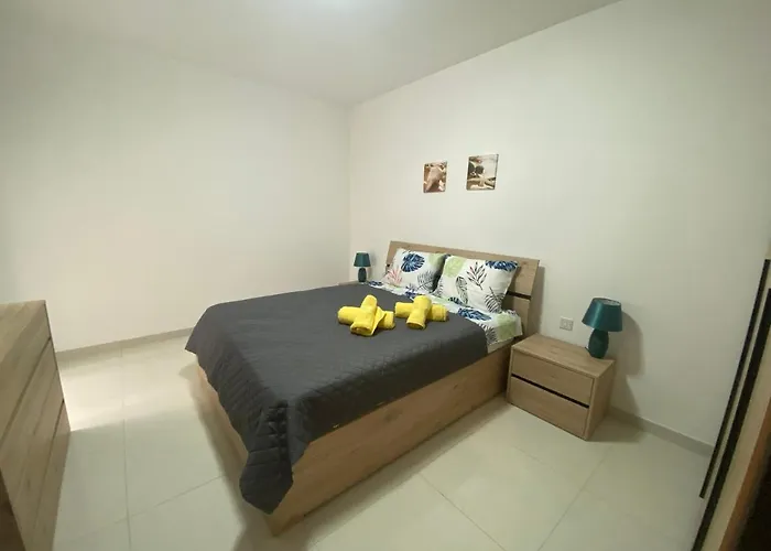 Apartamento Sunshine - Modern Three Bedroom Ground Floor With Yard *