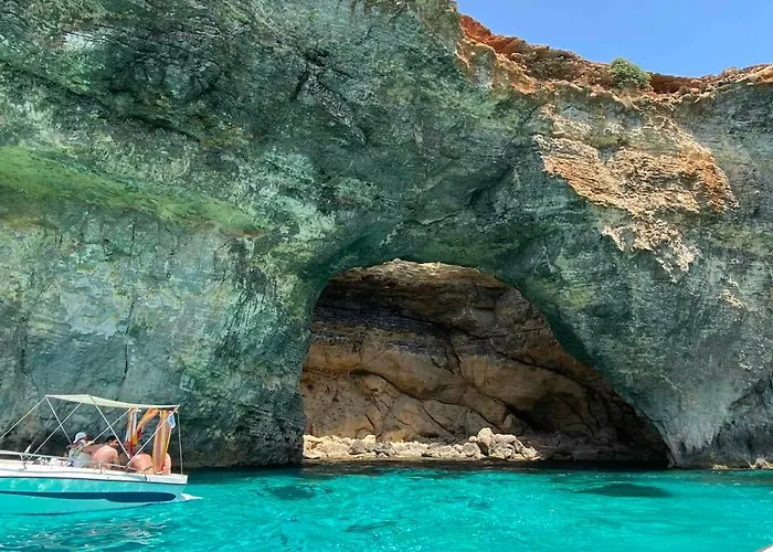 Sunshine - Modern Three Bedroom Ground Floor With Yard *