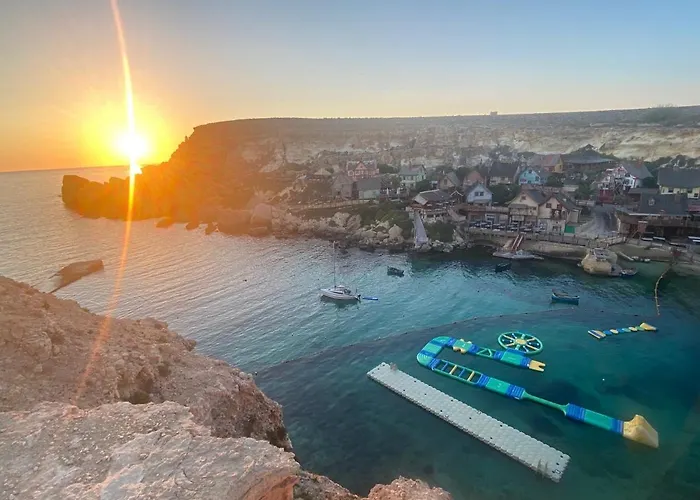 Sunshine - Modern Three Bedroom Ground Floor With Yard